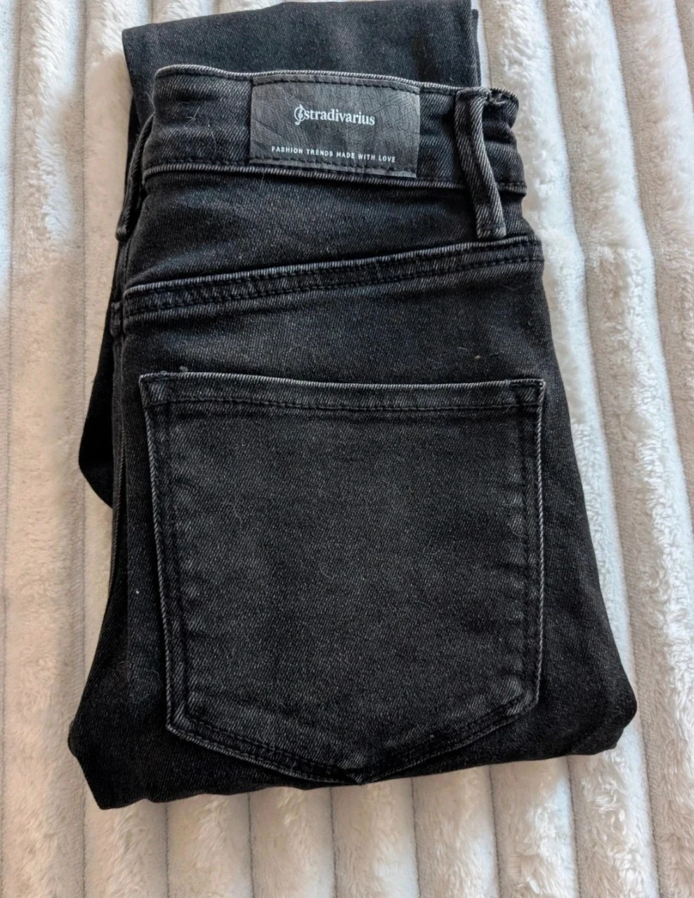 Magnífico Jean skinny cintura alta negro Stradivarius roto en la rodilla – photo 10